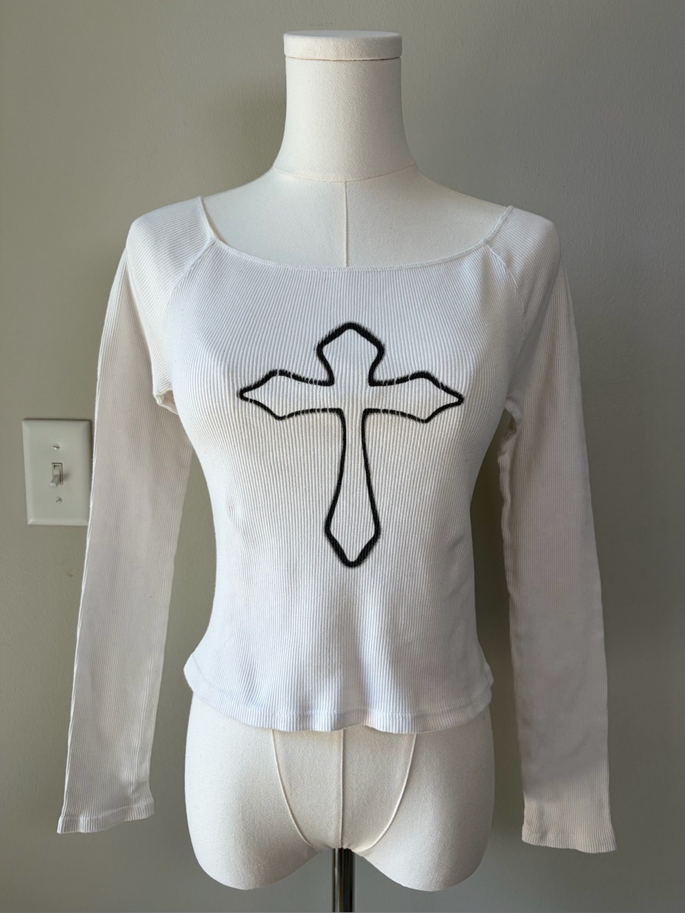 Brandy Melville John Galt White Ribbed Cross Off-The-Shoulder Long Sleeve Shirt
